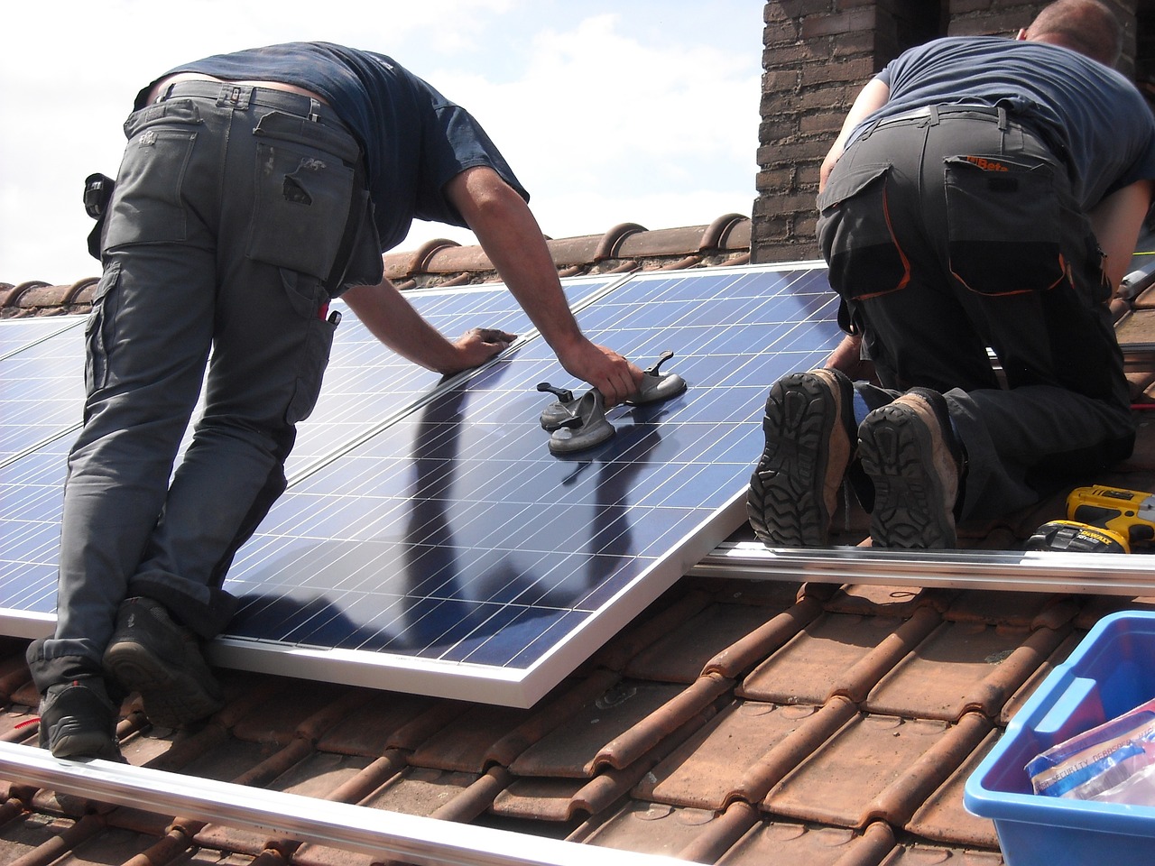 A Guide to Powering your Recreational Vehicle with Green Energy